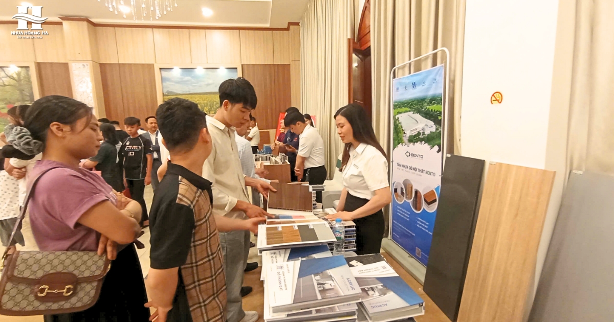 Nhựa Hoàng Hà tham gia sự kiện “Sẵn Sàng Tiên Phong – Hướng Tới Tương Lai Xanh” cùng NPP Đức Phúc GN tại Ninh Bình, trưng bày các dòng tấm nhựa nội thất BENTO, GP, VF và phụ kiện đồng bộ.
