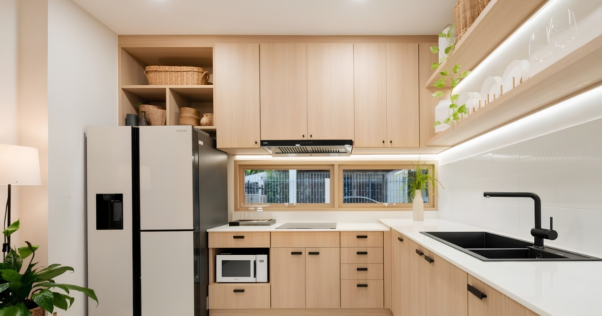 Tổng hợp 20 mẫu tủ bếp nhựa nhỏ gọn, tối ưu diện tích cho căn hộ và nhà phố. Gợi ý thiết kế thông minh giúp tăng công năng sử dụng mà vẫn đảm bảo thẩm mỹ và độ bền lâu dài.